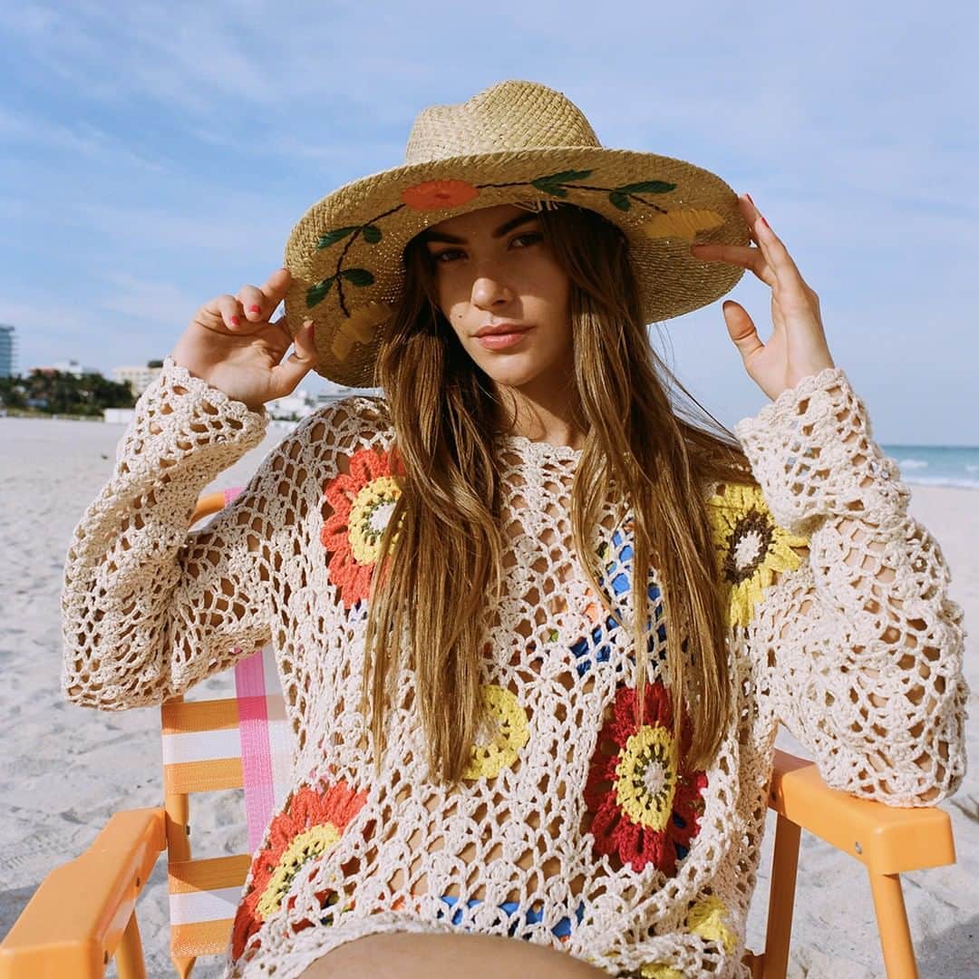 デシグアルのインスタグラム：「Enjoy your favorite look at your favorite local beach 🏖️」