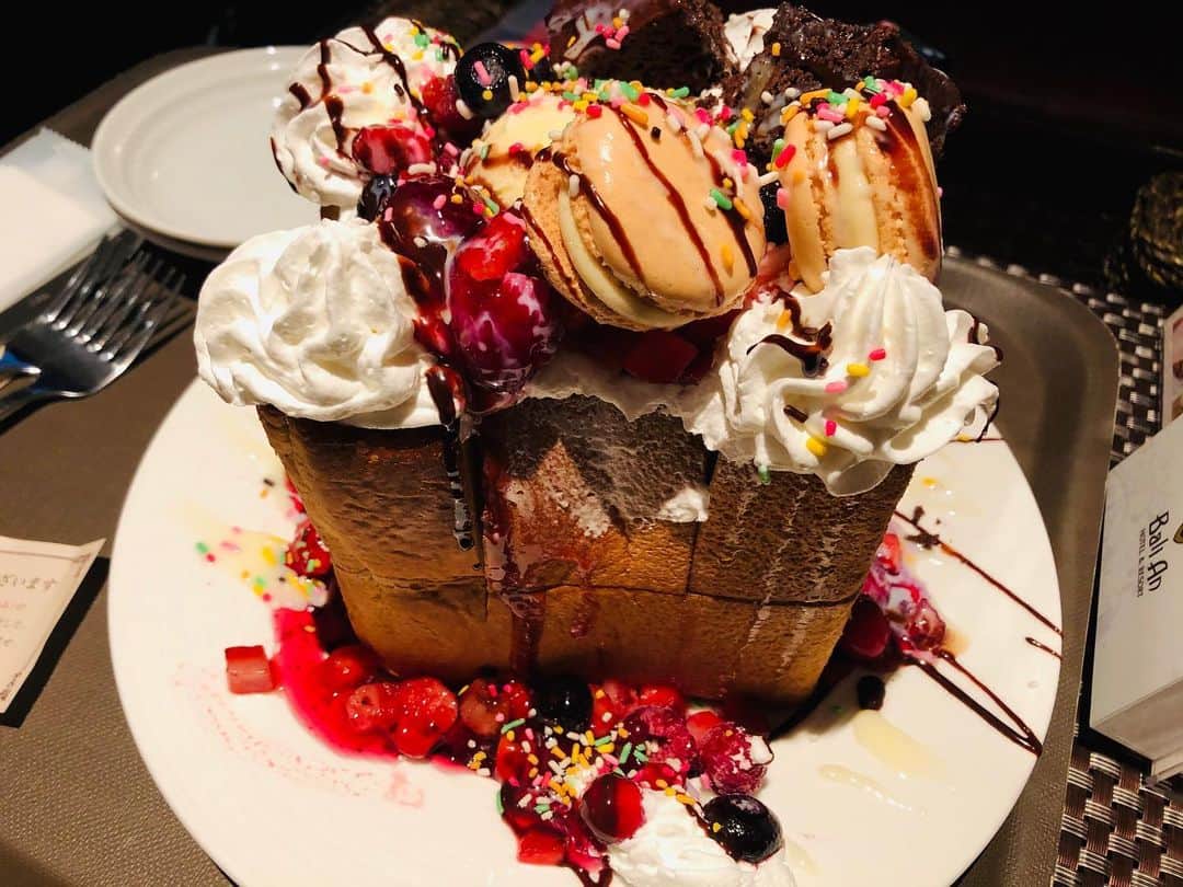 柏木あみのインスタグラム：「こないだゆいちゃんとお泊まりした時に食べたハニトー❣️ 何回食べてもハッピーな気持ちになるから好き☺️」