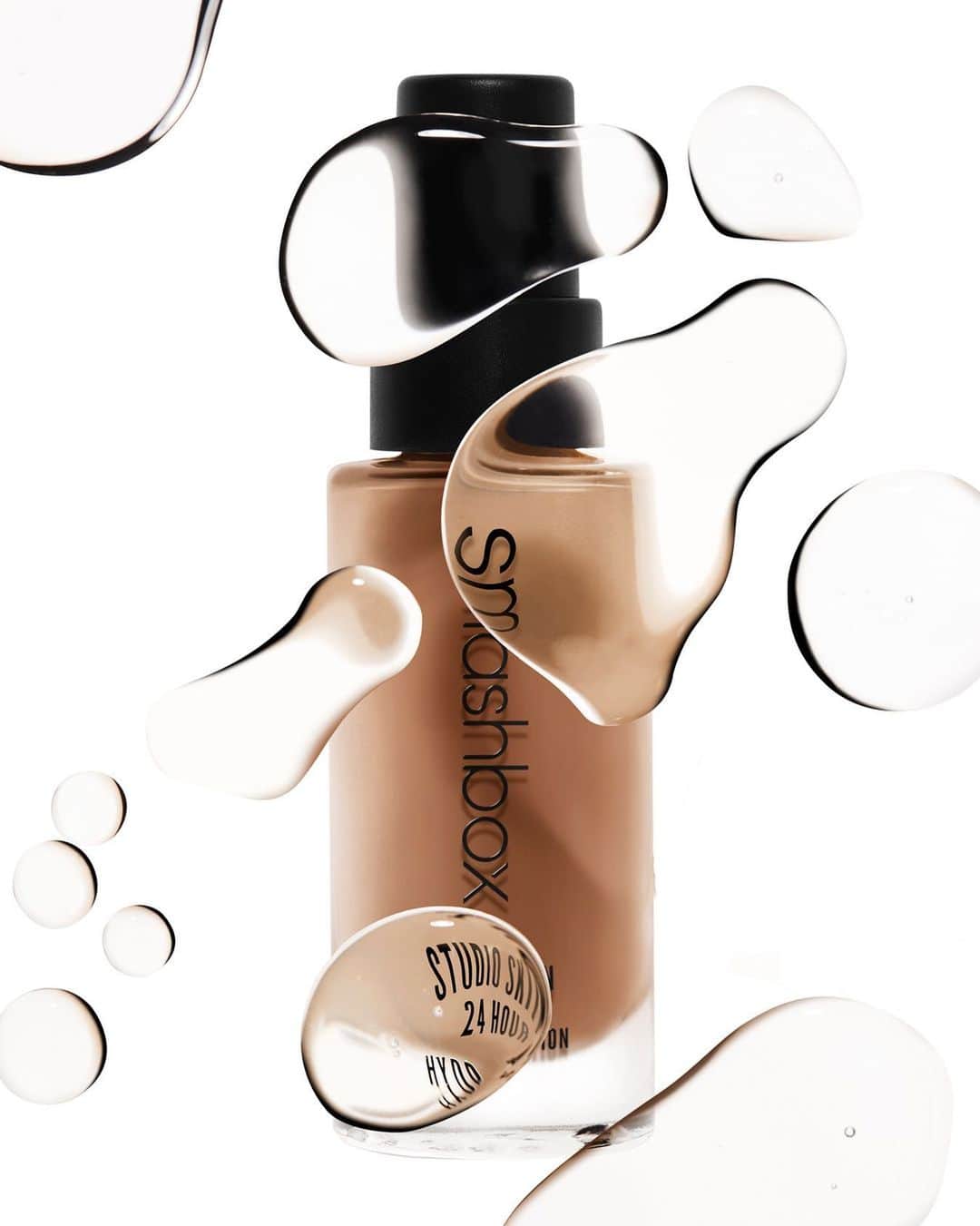 Smashboxのインスタグラム：「Choose your fighter 💥 this summer, we've got Studio Skin Hydra in our first string. Sweat resistant, humidity resistant, transfer resistant – you name it. And through 7/26, you can get up to 4x points on all your Smashbox beauty faves @sephora.」