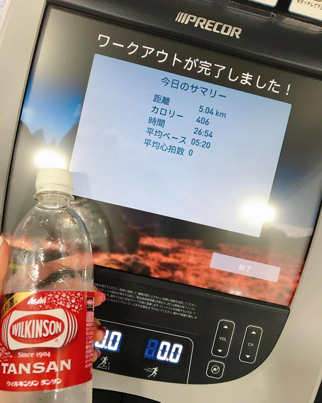 DJ MIYAさんのインスタグラム写真 - (DJ MIYAInstagram)「こんばんはぁぁ❤️❤️今日もrunning 5km走ってきたよ♪🌈週３Training！！！  走るの大好き❤😘  今日のrunning samary  5km を、26:56分钟 （加速&クールダウン込み） . このSports wearは  @andar_japan  さんの❤️ ヨガウェアだけど、このtopsもしっかりとholdしてくれたし、 Half pantsもZUMBA踊りやすかったよ💗  . .  .  . 楽しいから、がんばるっ💗💗💗 . . 素敵なwearを ありがとうございます🌸🌟  .  しかも、Trainingの日はメイクしないって決めてるので  超すっぴん❤️❤️(o^^o)  .  色が白すぎて、、、、 筋肉が分かりづらいよね笑笑❤️❤️❤️ . #アンダール　#みんなのレギンス　 #andar #韓国ファッション　#トレーニングウェア　#スポーツブラ　#ランニング女子 #筋トレ女子 #筋トレ好き  #フィットネス女子 #フィットネスウェア #フィットネス #ジム #ジム女子  #ワークアウト女子 #ランニング好き #ランニング大好き #ワークアウト #ランニングウェア  #スポーツ好き #ランニング女子  #旅インスタグラマー #トレーニング女子  #スポーツ #ダイエット #トレーニング #ワークアウト好き #ヨガウェア」7月22日 22時10分 - dj_miya