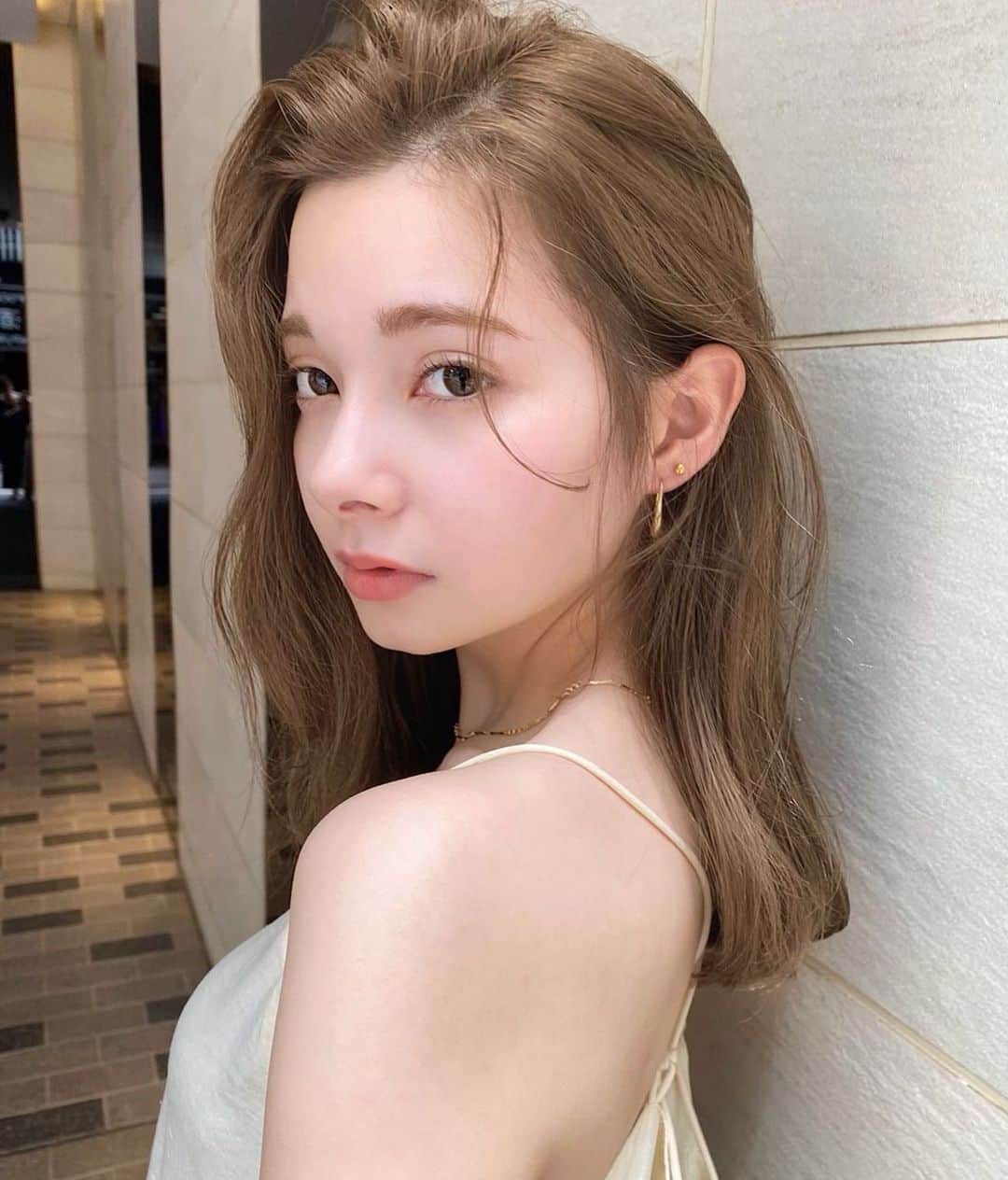 HELENAのインスタグラム：「大好き仲良しかなこさんヘア♡ すーぱーナチュラルメイク👶」