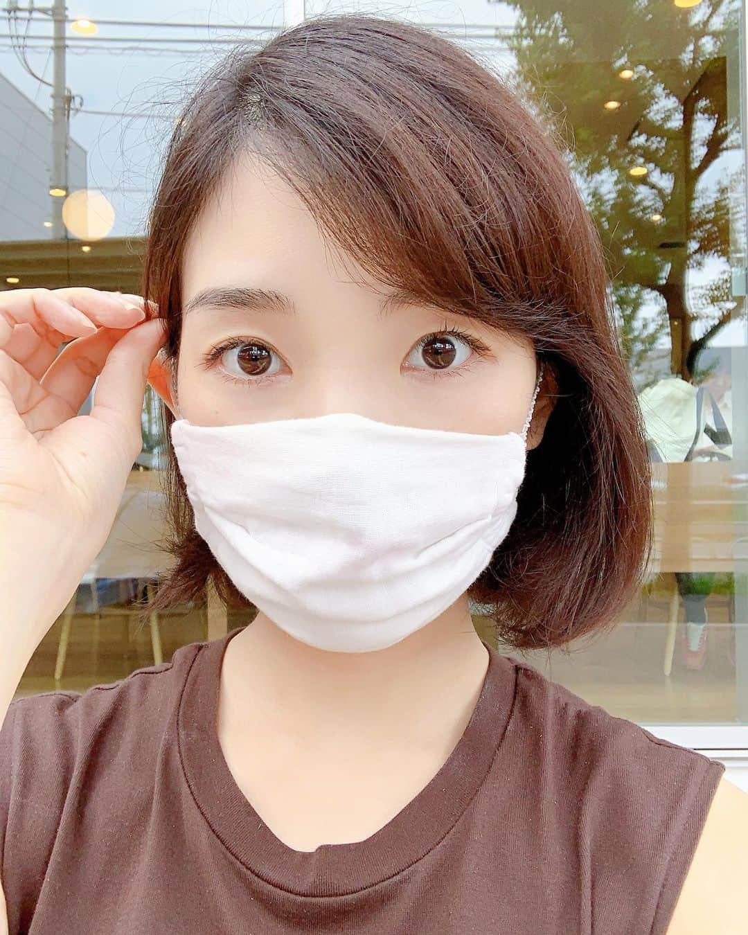 永峰絵里加のインスタグラム：「I went to renew my drivers license last weekend🚘💨・ コロナで延長してもらっていた免許の更新にやっと行ってきました◎ とぼけた顔写真になっちゃって悔しい。  すごく久しぶりに自分のペースでのんびり味わって1人でランチを食べられた事には感動を覚えました😭✨・ パン屋さんでゆっくりお買い物も出来たー！  そして半日ぶりに帰宅したら夫がゾンビ化してた笑笑 わかるよ、、笑  ・ ・ ・ ・ #お世話ありがとう #1歳児ママ #ママのリフレッシュ #1人で外出 #身軽 #免許の更新 #湿気で髪ボサボサ  #renew #driverslicense #momlife」