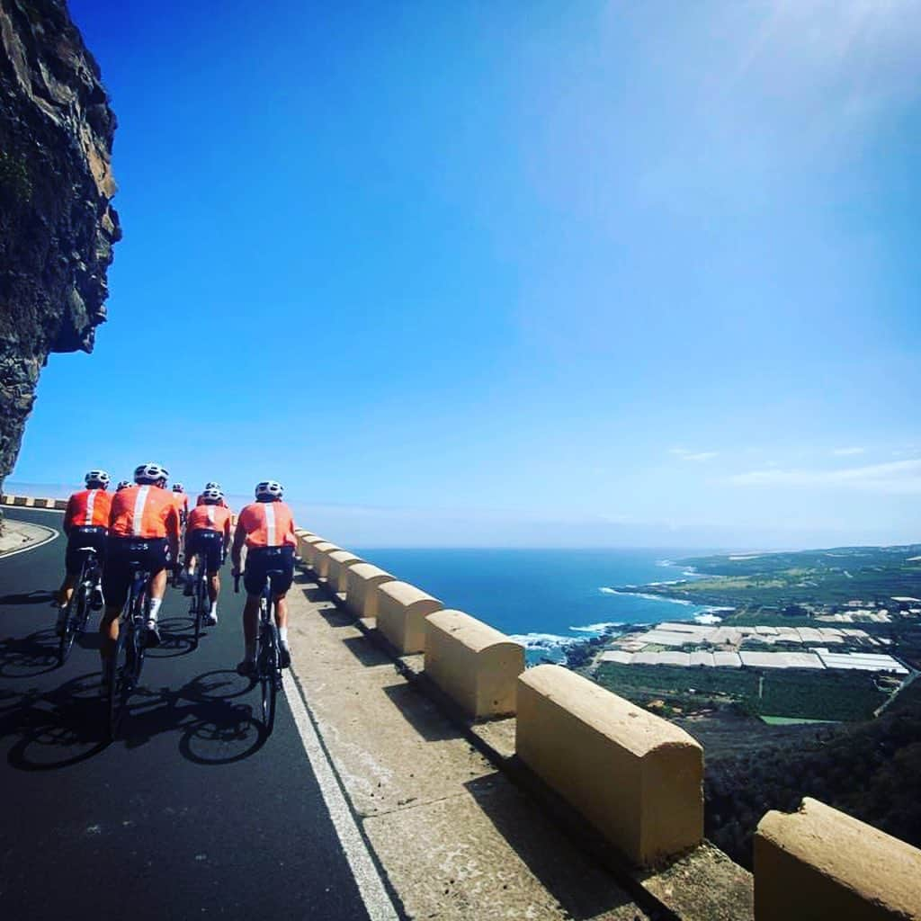 クリス・フルームさんのインスタグラム写真 - (クリス・フルームInstagram)「Beautiful day out in Tenerife 😙👌 #cycling」7月22日 22時08分 - chrisfroome