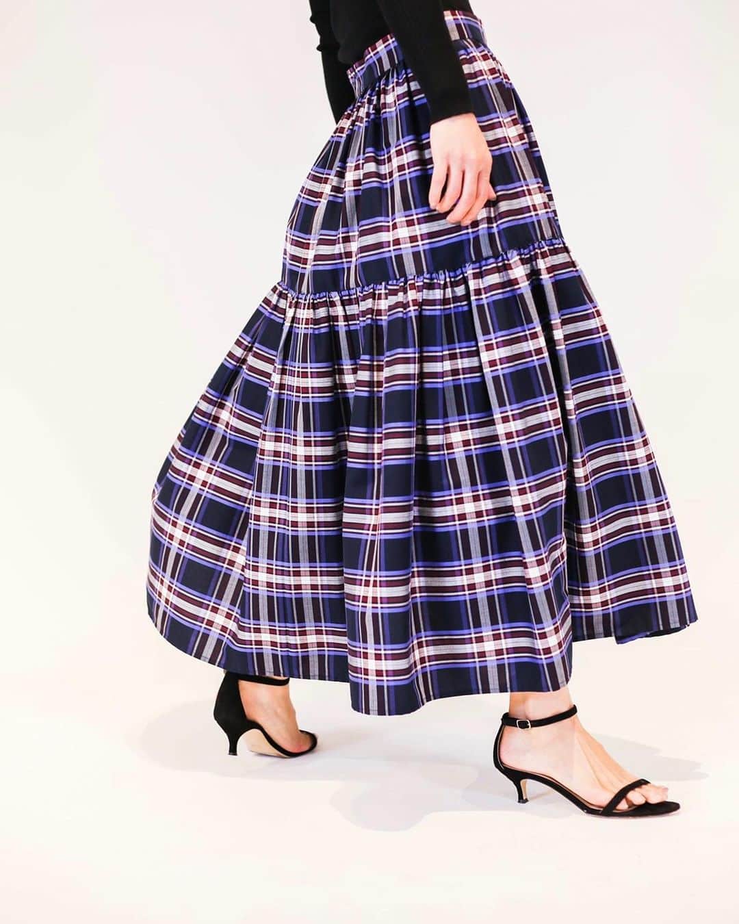 VERMEIL par ienaさんのインスタグラム写真 - (VERMEIL par ienaInstagram)「『Re stock‼︎ CHECK Tiered skirt』﻿ ﻿ ー秋まで着られる‼︎ pick up itemsー﻿ ﻿ 女ぷりをあげる秋の新作ニットと華あるスカートで。 ﻿ 前回即完売したティアードスカートが再入荷﻿しました。﻿ ﻿ ﻿ Skirt: 18,000yen+tax / VERMEIL par iena﻿ Knit: 66,000yen+tax / knit bar﻿ (coming soon)﻿ ﻿ ﻿ ﻿ @vermeilpariena ﻿ ﻿ @knitbar_official  ﻿ ﻿ #vermeilpariena #iena ﻿ #2020aw ﻿ #knitbar  #ヴェルメイユパーイエナ #イエナ ﻿ #ニットバー」7月22日 22時11分 - vermeilpariena