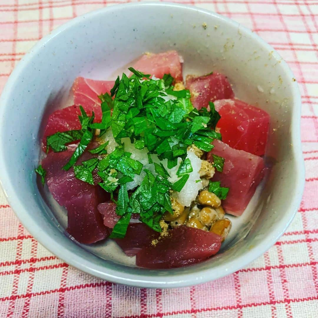 宙也さんのインスタグラム写真 - (宙也Instagram)「まぐろ納豆。辛味大根おろしと大葉のせ。」7月22日 22時35分 - chuya_aquarius