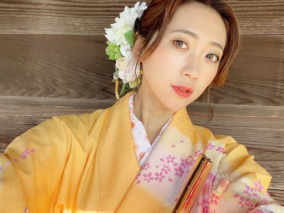 のインスタグラム：「昨日は令和華伝の#レコーディング がありました！ 今回も、仮歌からコーラスも担当しています！ 令和華伝にとっても、皆さんにとっても、一緒に楽しめる楽曲になっています！ 近日公開までお楽しみに👏♨️ ・ ・ ・ #令和華伝 #和楽  #和服美人 #着物美人  #着物👘 #着物姿  #和背負い #美亜華  #kimonofashion #kimonolovers  #kimonogirl #japanesekimono  #kimonostyle」