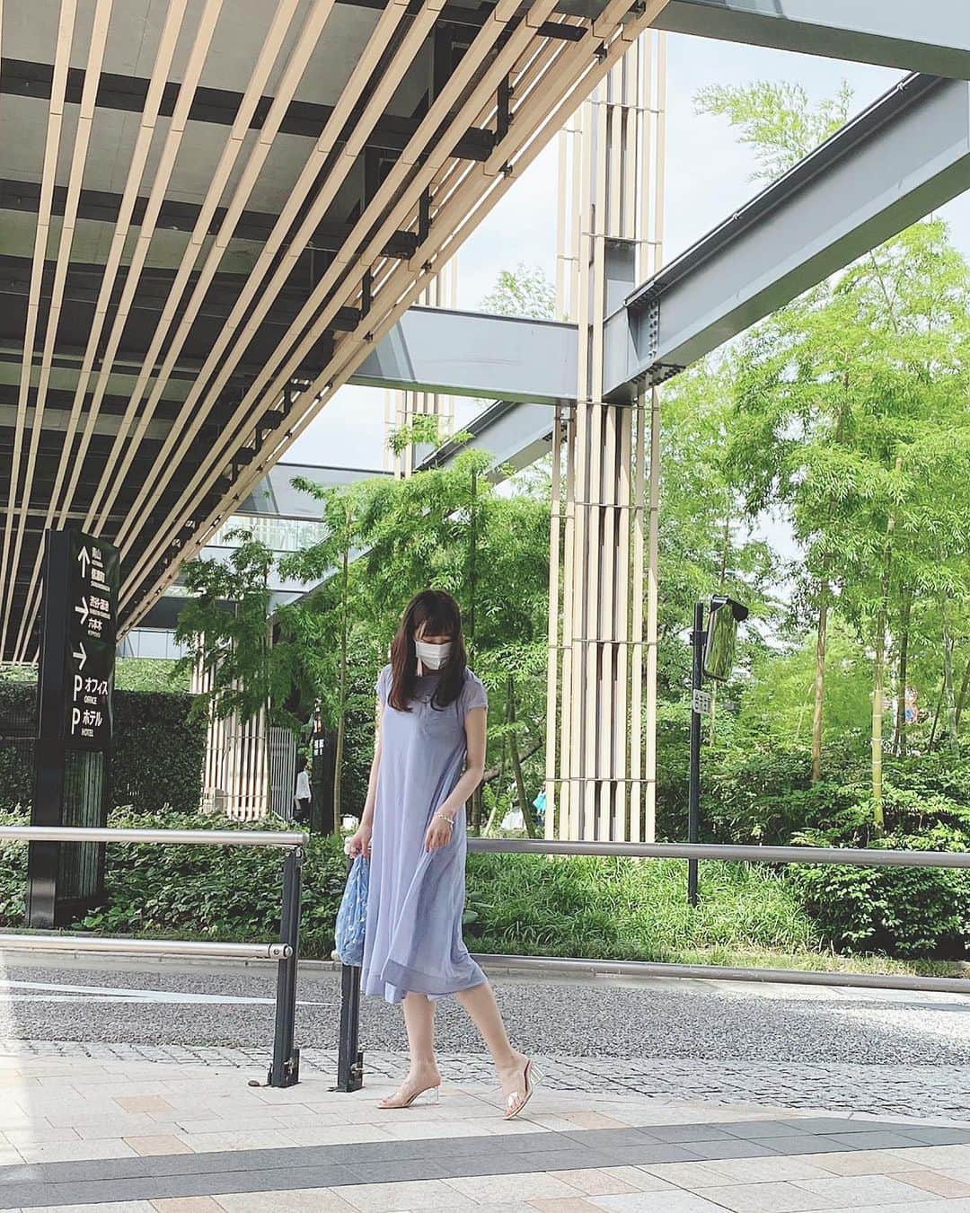 渥美友里恵のインスタグラム：「「🪁🎐🌐」﻿ ﻿ 蒸し暑い日々が続いているので見た目から涼しげな感じに。﻿ クリアサンダルは抜け感が出る素晴らしいアイテム♡  水分補給して暑い夏を乗り越えましょう😵﻿ ﻿ ﻿ onepiece @furfur_official  bag&shoes @zara  ﻿ ﻿ #渥美友里恵﻿ #fashion #ootd #daily #dailylook ﻿ #furfur #ファーファー #zara #ザラ #zaradaily #zarabag #zaraコーデ  #サンダルコーデ #クリアサンダル  #ファッション #ファッションコーデ #コーデ﻿ #夏コーデ #ワンピース #ワンピースコーデ #夏ワンピ #패션 #패션스타그램 #오오티디 #데일리룩」