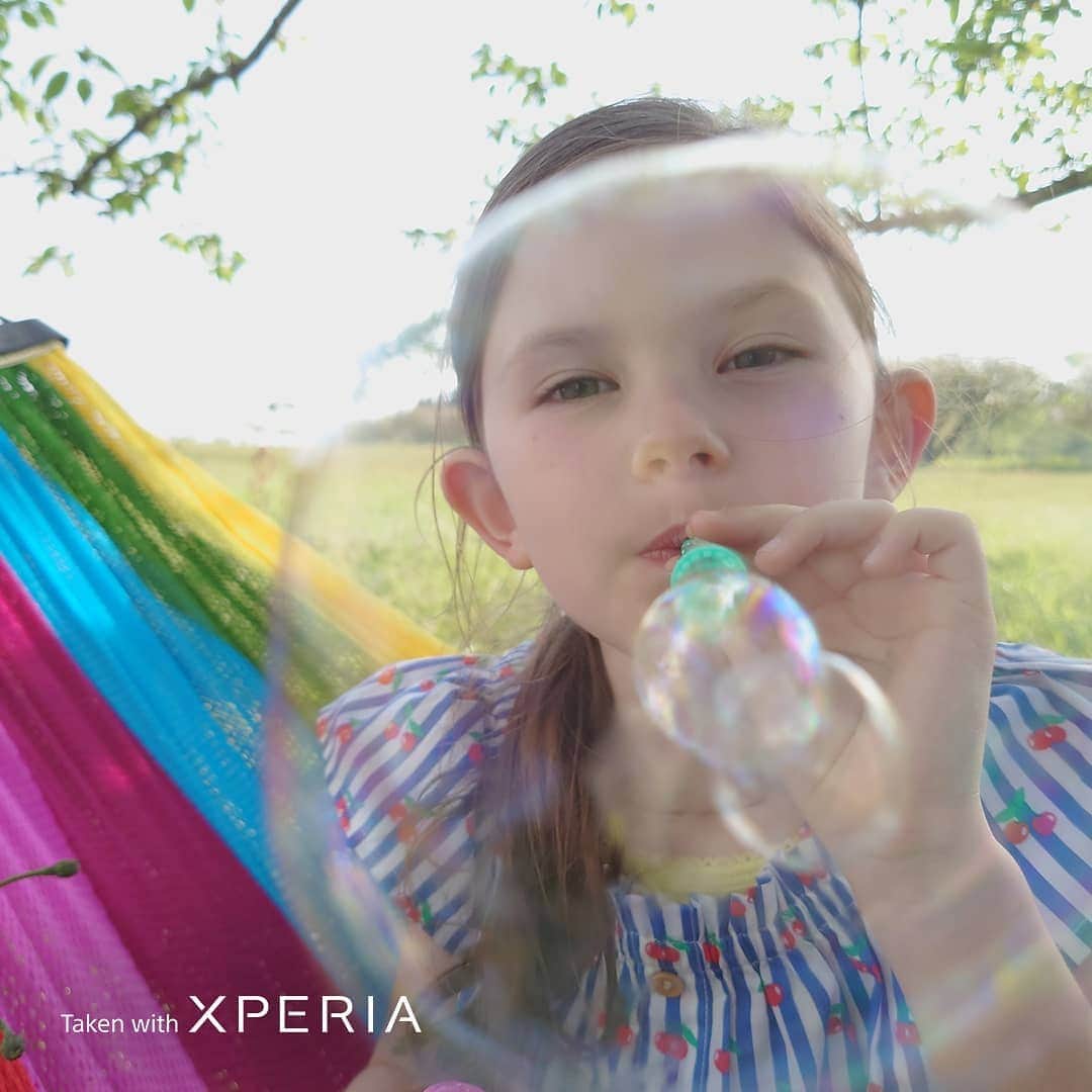 Sony Mobileさんのインスタグラム写真 - (Sony MobileInstagram)「Memories in the blink of an eye. Perfect for fast-moving subjects, real-time Eye AF was developed to capture the magic in everyday moments.  #TakenWithXperia #Xperia1II #Xperia #Sony #SonyXperia #SmartphonePhotography #MobilePhotography #Photography #EyeAF #NoEdit #NoFilter  24mm  1/400s  f/1.7  ISO64」7月22日 22時42分 - sonyxperia