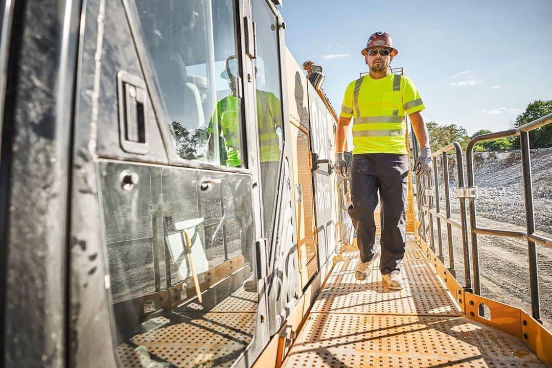 のインスタグラム：「Safety first. Comfort also first.」