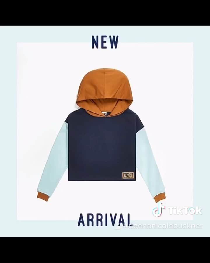 ディーナ・ニコール・コルテーゼのインスタグラム：「Go shop @christopherjohnclothing Now 💙 www.christopher-John.com or click the link in bio」