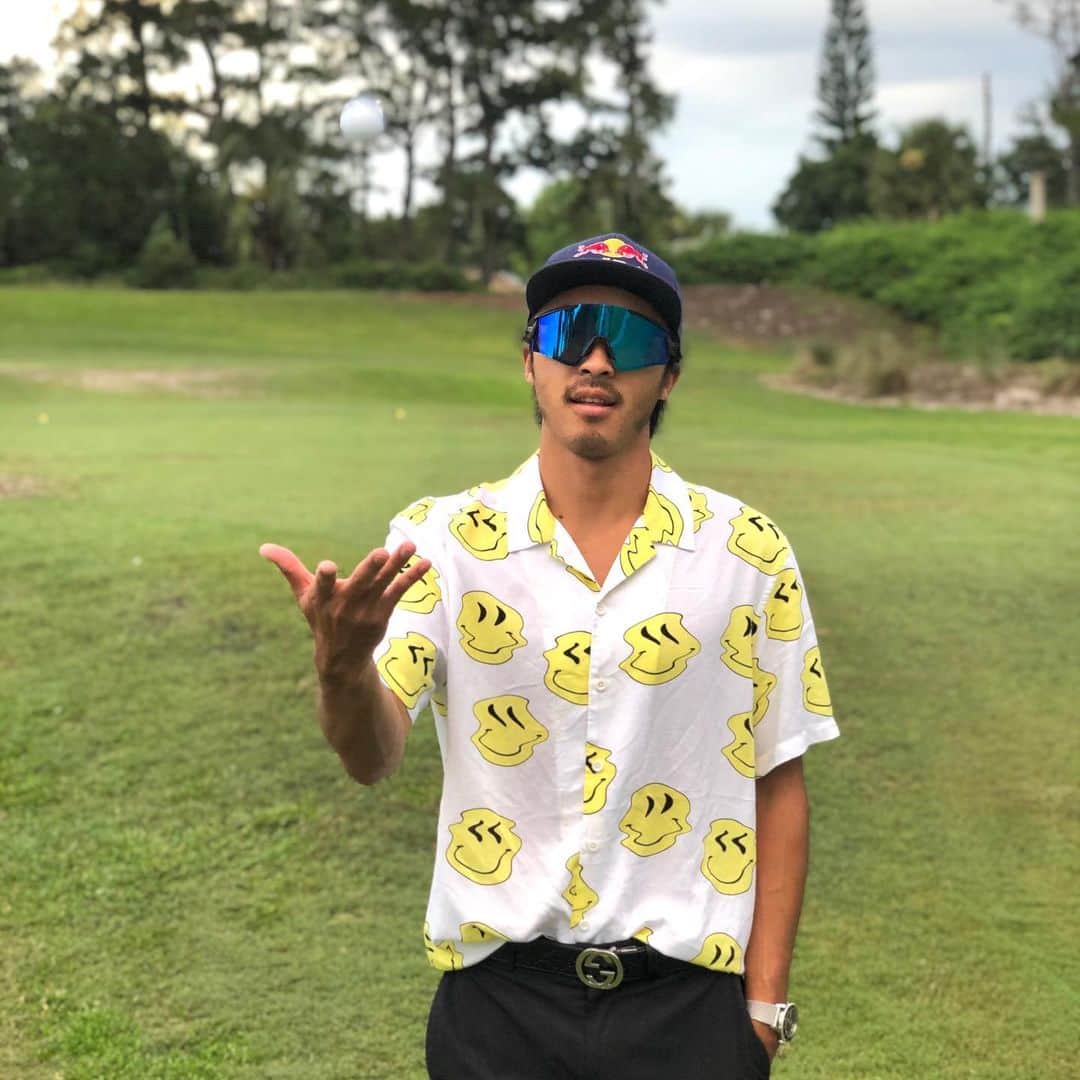 手塚翔太のインスタグラム：「New @hilx shades are on 🔥🙂 Also pretty pumped shot my best 78 with the boys @marcrossiter @mattymooe the other day🏌️‍♂️ Next rounds soon boys?😂」
