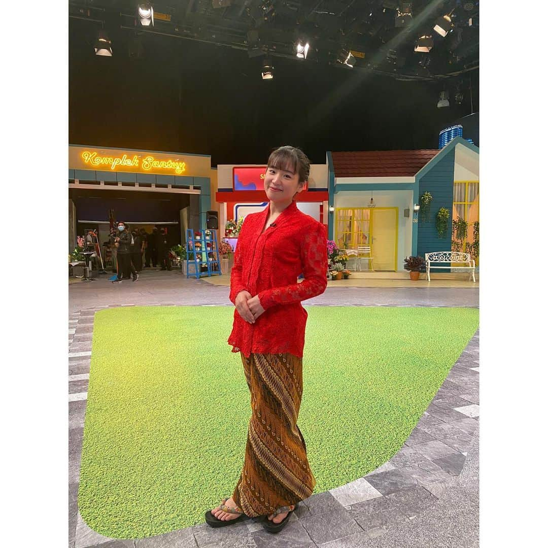 仲川遥香さんのインスタグラム写真 - (仲川遥香Instagram)「Aku pake kebaya cantik Gak?heheh❤️ Thank you sudah nntn live hari ini😘  #indonesia #japan #shooting #live #kebaya #bajuindonesia #harukanakagawa #インドネシアタレント #ジャカルタ生活 #生放送 #クバヤ #仲川遥香」7月22日 22時50分 - haruuuu_chan