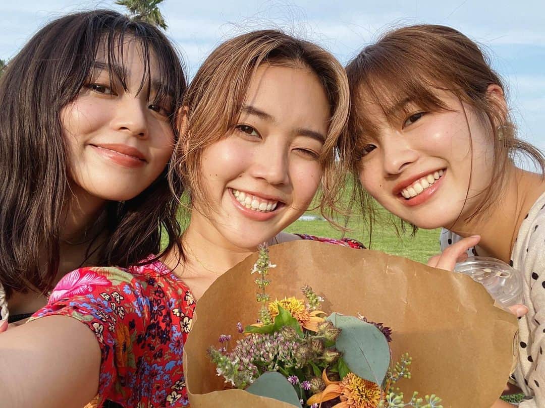 江藤百香のインスタグラム：「ヒナコ お誕生日おめでとう🌻🧡」