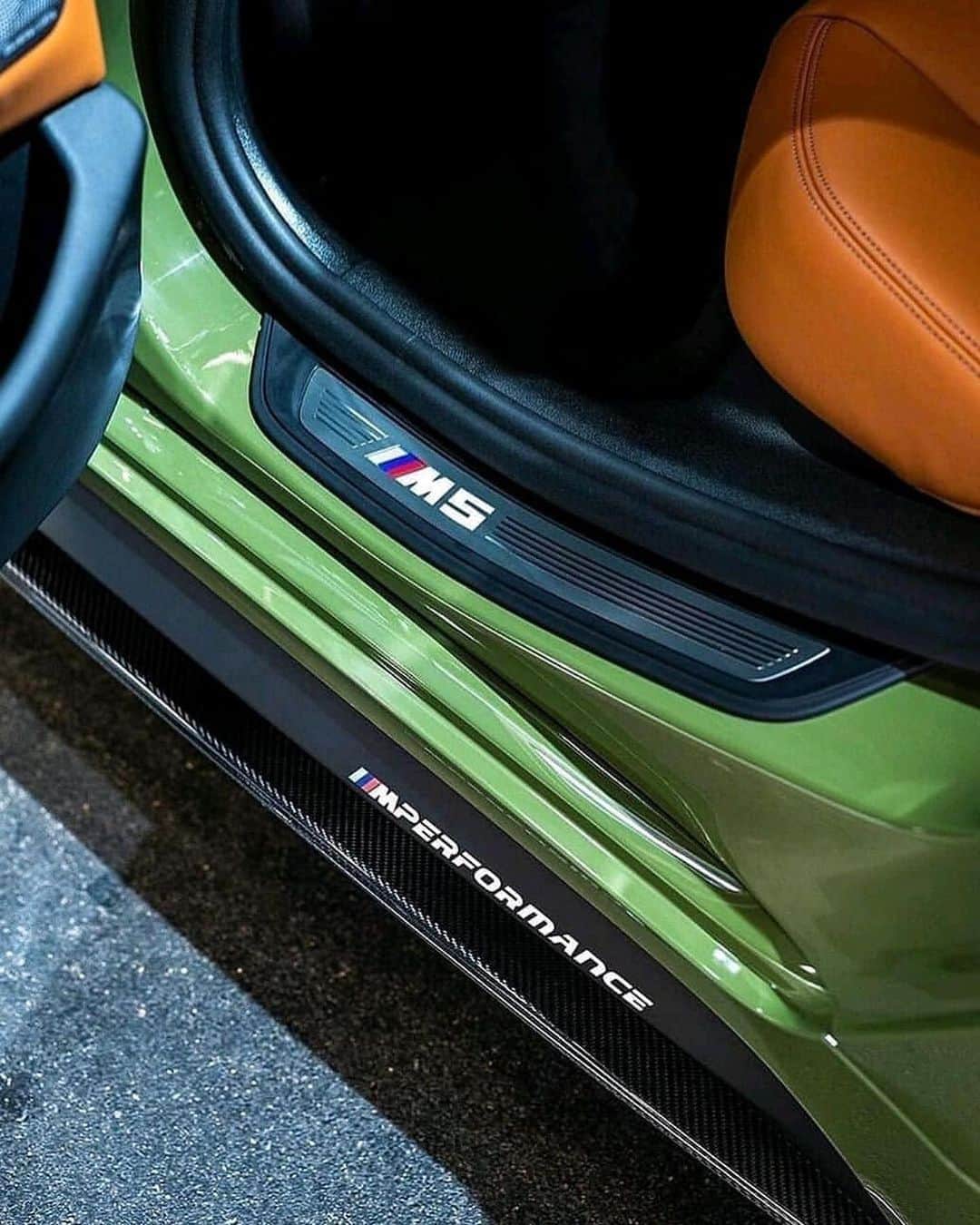 CarsWithoutLimitsさんのインスタグラム写真 - (CarsWithoutLimitsInstagram)「Urban Green #M5F90 Competition  Photos @da.green.machine  #carswithoutlimits #bmw」7月22日 23時09分 - carswithoutlimits