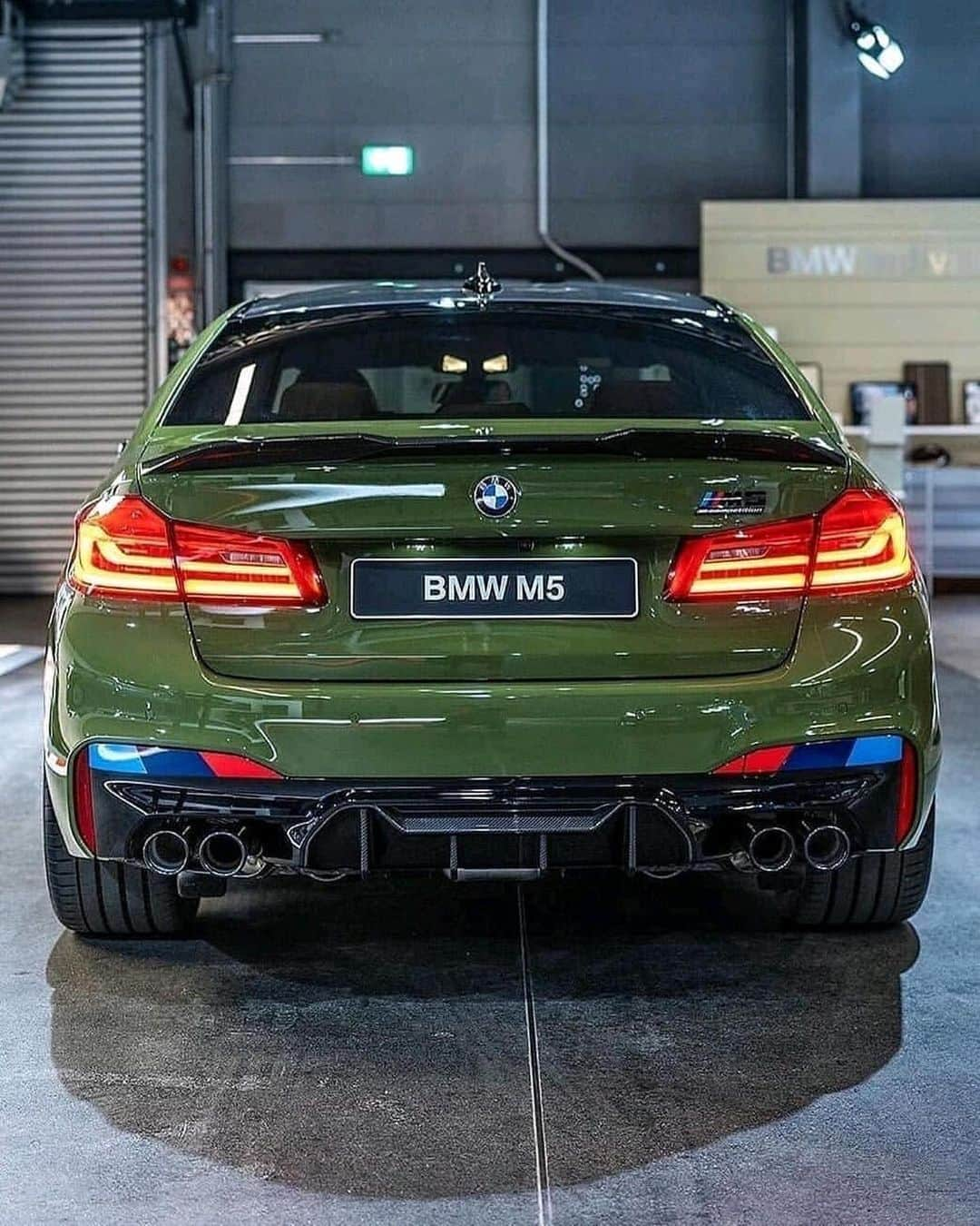 CarsWithoutLimitsさんのインスタグラム写真 - (CarsWithoutLimitsInstagram)「Urban Green #M5F90 Competition  Photos @da.green.machine  #carswithoutlimits #bmw」7月22日 23時09分 - carswithoutlimits