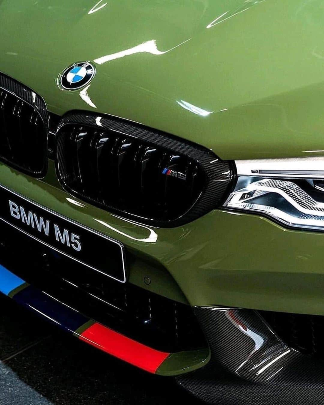 CarsWithoutLimitsさんのインスタグラム写真 - (CarsWithoutLimitsInstagram)「Urban Green #M5F90 Competition  Photos @da.green.machine  #carswithoutlimits #bmw」7月22日 23時09分 - carswithoutlimits