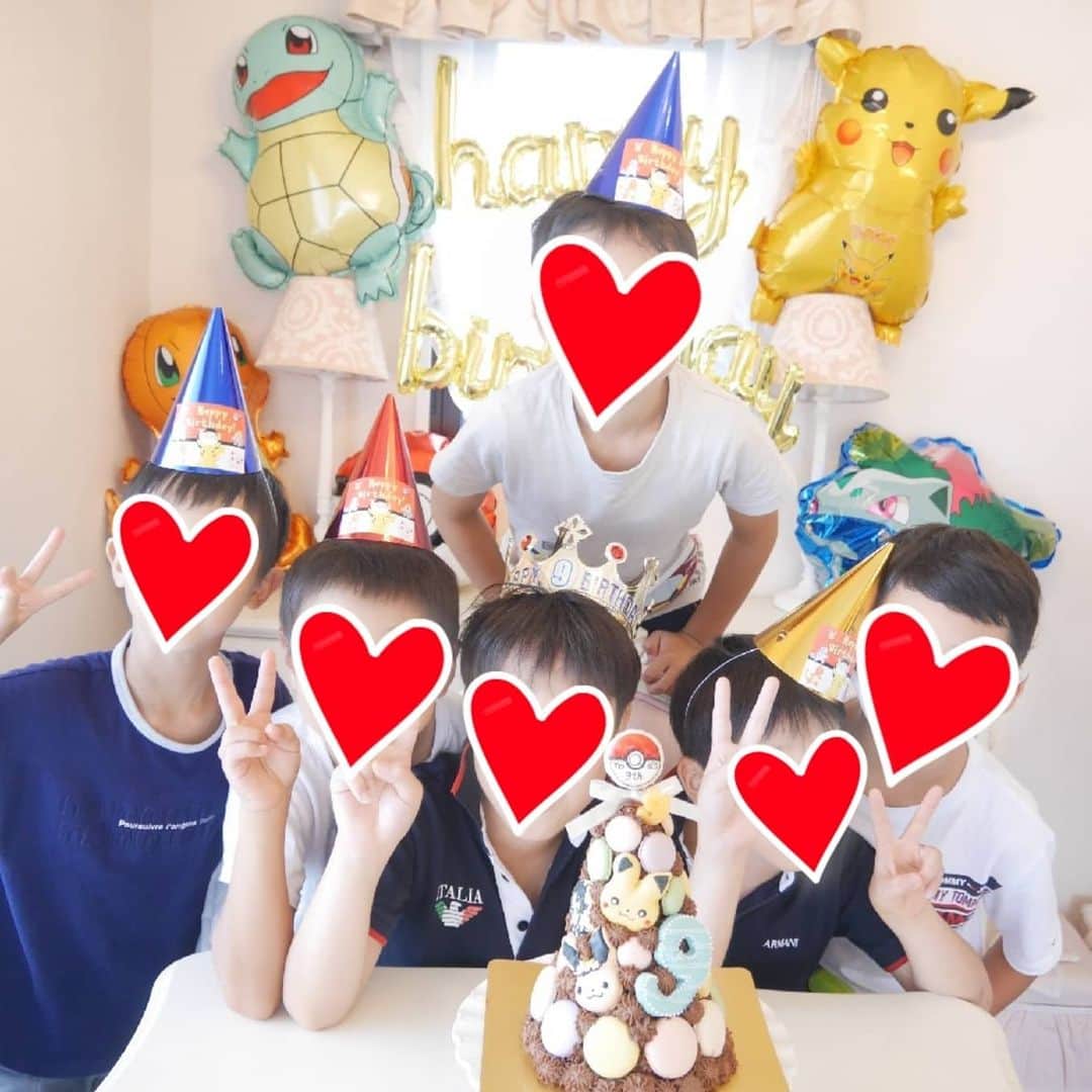 中島彩さんのインスタグラム写真 - (中島彩Instagram)「長男9歳のお誕生日記録💕 お誕生日当日は、お友達を招待してバースデーパーティーを🎉 せっかくなので、好きなポケモンしばりで手作りして準備...❤️ ポケモンバルーンはばぁばからの🎁💕 ポケモンビンゴやポケモン射的✨みんな喜んでくれた～💕 男子6人❤️賑やかに楽しそうに遊んでいて、私も幸せな気持ちに...✨ もう9歳だなんて早くて信じられない～💦 お誕生日２日前にはじぃじばぁばとお買い物💕大きなレゴゲットしてました😘 これからもとあらしく、笑顔いっぱい健やかに成長していって欲しいと願います🌠  #誕生日 #誕生日会 #バースデーパーティー　#バースデー準備 #誕生日飾り付け  #ポケモン　#ポケモンバルーン　#長男　#9歳」7月22日 23時24分 - aya.n.aya