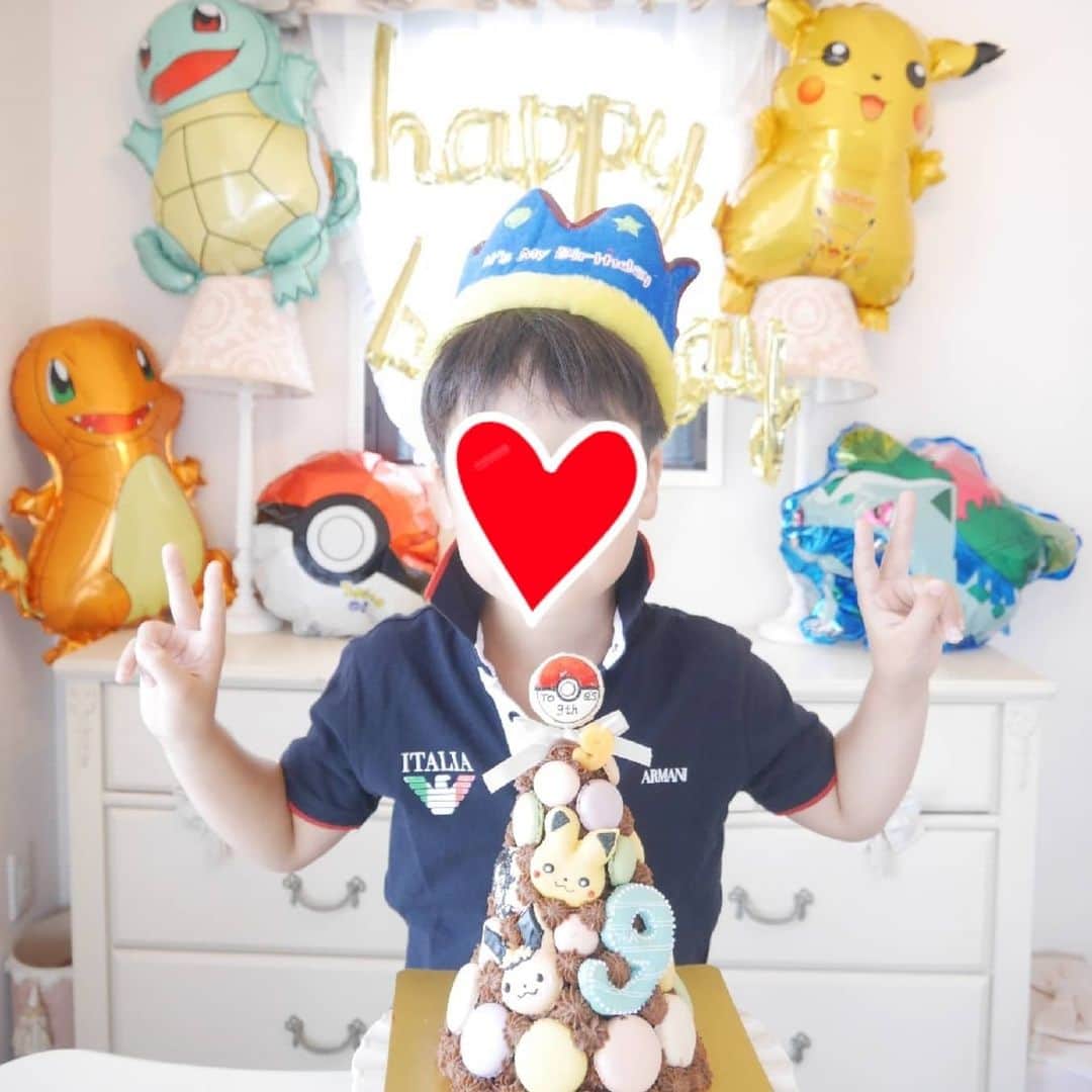 中島彩のインスタグラム：「長男9歳のお誕生日記録💕 お誕生日当日は、お友達を招待してバースデーパーティーを🎉 せっかくなので、好きなポケモンしばりで手作りして準備...❤️ ポケモンバルーンはばぁばからの🎁💕 ポケモンビンゴやポケモン射的✨みんな喜んでくれた～💕 男子6人❤️賑やかに楽しそうに遊んでいて、私も幸せな気持ちに...✨ もう9歳だなんて早くて信じられない～💦 お誕生日２日前にはじぃじばぁばとお買い物💕大きなレゴゲットしてました😘 これからもとあらしく、笑顔いっぱい健やかに成長していって欲しいと願います🌠  #誕生日 #誕生日会 #バースデーパーティー　#バースデー準備 #誕生日飾り付け  #ポケモン　#ポケモンバルーン　#長男　#9歳」