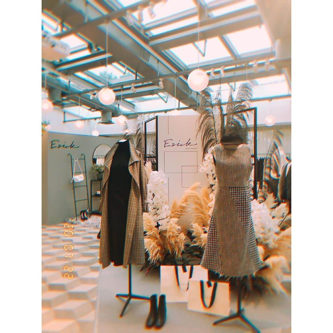 小山田早織さんのインスタグラム写真 - (小山田早織Instagram)「展示会１日目無事に終了しました⚪️﻿  @ezick.official  ﻿ 久しぶりに編集部の方々や﻿ モデルと会えたりたのしかった☺️﻿ ﻿ 明日もがんばります✨﻿ ﻿ ベビたちの寝かしつけも終わって﻿ 束の間のひと段落🌝🍵 ﻿ ﻿ ﻿ #Ezick﻿ #エジック﻿ #2020AW﻿」7月22日 23時38分 - saorioyamada