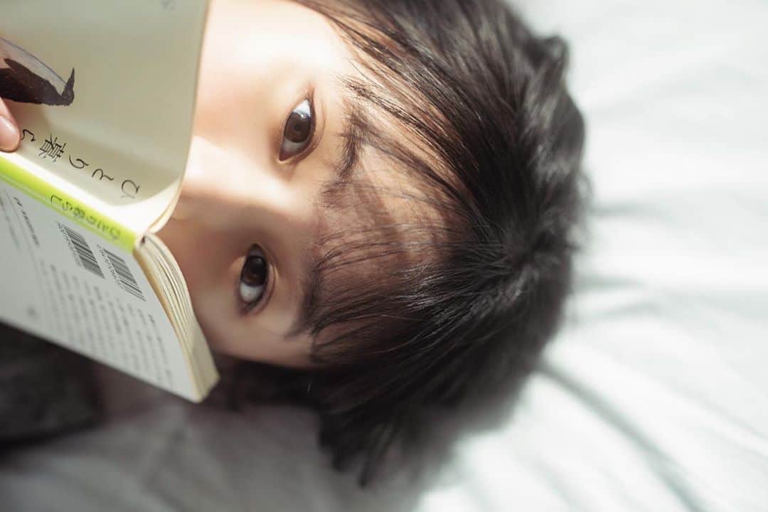 週刊少年マガジンのインスタグラム：「発売中の「　#週刊少年マガジン 」34号の表紙& #グラビア は #乃木坂46 #遠藤さくら さん！ これからの乃木坂46を語る上で不可欠な存在となった４期生の遠藤さくらさんを撮り下ろし！  撮影 / YOROKOBI スタイリング / 優哉 ヘアメイク / 田村直子 デザイン / 坂上和也 ( banjo )」