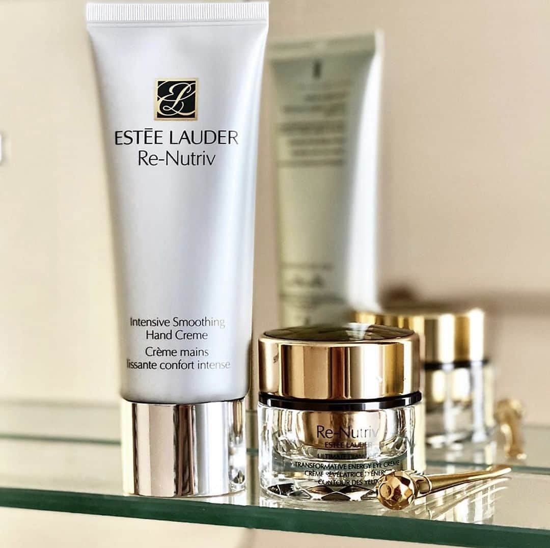 エスティローダーさんのインスタグラム写真 - (エスティローダーInstagram)「There’s no better time than the now to pamper yourself – two of our favorite indulgences are our #ReNutriv Hand Creme and Ultimate Diamond Eye Creme. ✨ Tap to shop now!」7月22日 23時30分 - esteelauder