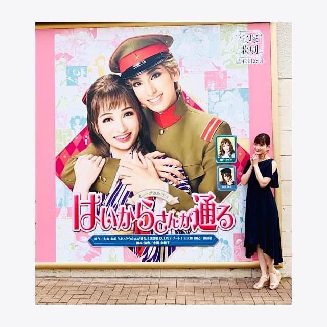 美蘭レンナのインスタグラム：「#宝塚　#花組公演 #はいからさんが通る を観劇してきました😍💕✨✨✨ 劇場に入って客席に座り、 照明が落とされ、 光ちゃんのアナウンスが流れ、 幕が開いた時の感動と高揚感たるや🥺✨✨  光ちゃん、花組28代目トップスター就任、 本当に本当におめでとう🎉😍  皆さんのキラキラ輝く姿と、 公演再開の喜びで涙腺崩壊でした。  #伊集院忍 様が格好良すぎて💕 #花村紅緒 様が愛くるしく可愛くて💕 #青江冬星 様の色気にやられ💕 #鬼島軍曹 様の男気に惚れて💕 #しょみちゃんのばあやが優しさに溢れてて、 着物でも分かる小顔と脚の長いこと🦵💕  一人一人が本当に素敵で、全然観たりないくらい😌✨💕✨  生の舞台の素晴らしさ、 伝統ある宝塚が愛する場所 だという事を改めて実感しました❤️  どうか無事に千秋楽まで 迎えられますように🌸✨  愛と夢と希望と感動をありがとう💗  #宝塚大劇場#花組#お披露目公演#28代目#トップスター#95期#柚香光 ちゃん#華優希 ちゃん#公演再開#おめでとう#公演#舞台#観劇#舞台#愛#夢#希望#感動#幸せ#胸キュン」