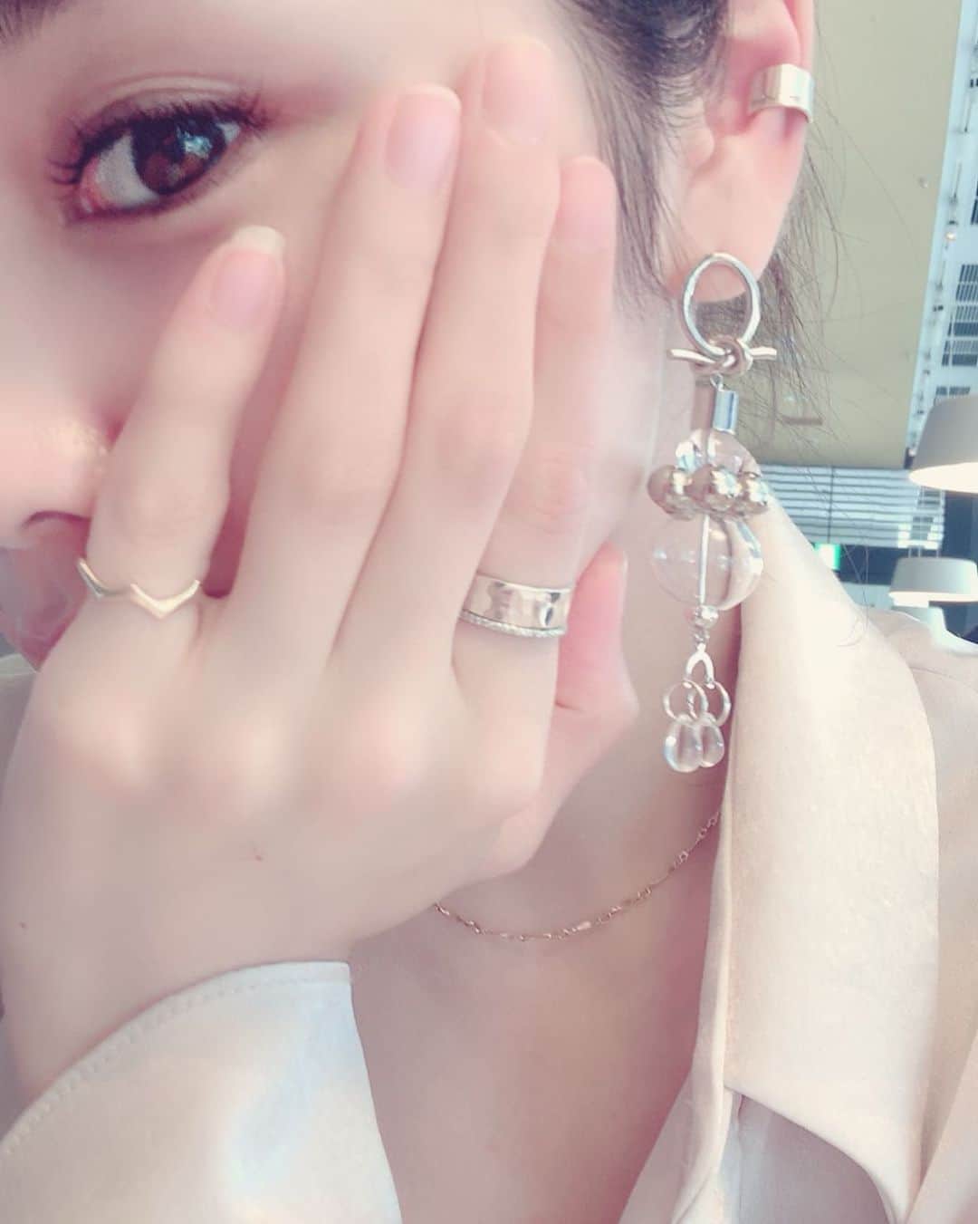 のインスタグラム：「#ケンズスクラッチ  でリングとイヤカフをget💍 かわいいかわいいかわいい また来月行ってしまうと思う😂😂😂❤️  一緒に行きたい友達募集します🤝笑  #ケンズスクラッチ #kensscratch #シルバーリング #シルバー #リング #silver #ring #アクセサリー #accessory #イヤカフ」