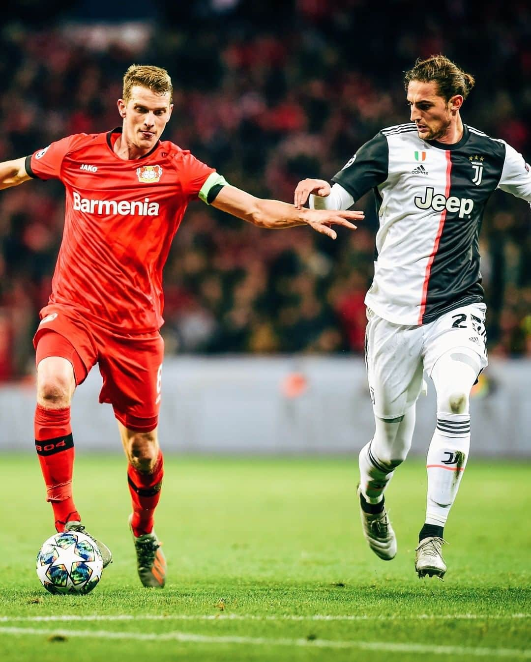 バイエル・レバークーゼンさんのインスタグラム写真 - (バイエル・レバークーゼンInstagram)「#Bayer04 🆚 @juventus ⭐️  #Throwback #UCL #Werkself #RoadthroughEurope」7月22日 23時55分 - bayer04fussball