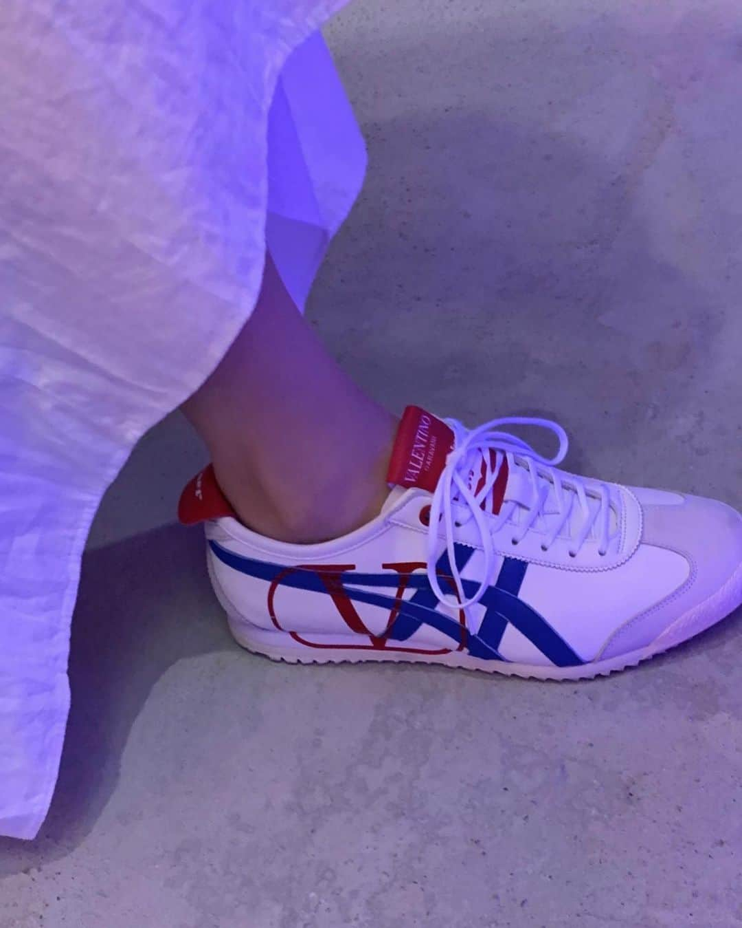 スビンさんのインスタグラム写真 - (スビンInstagram)「@maisonvalentino @onitsukatigerofficial  #제품제공 #onisukatigerxvalentinogaravani」7月22日 23時58分 - sooviin38