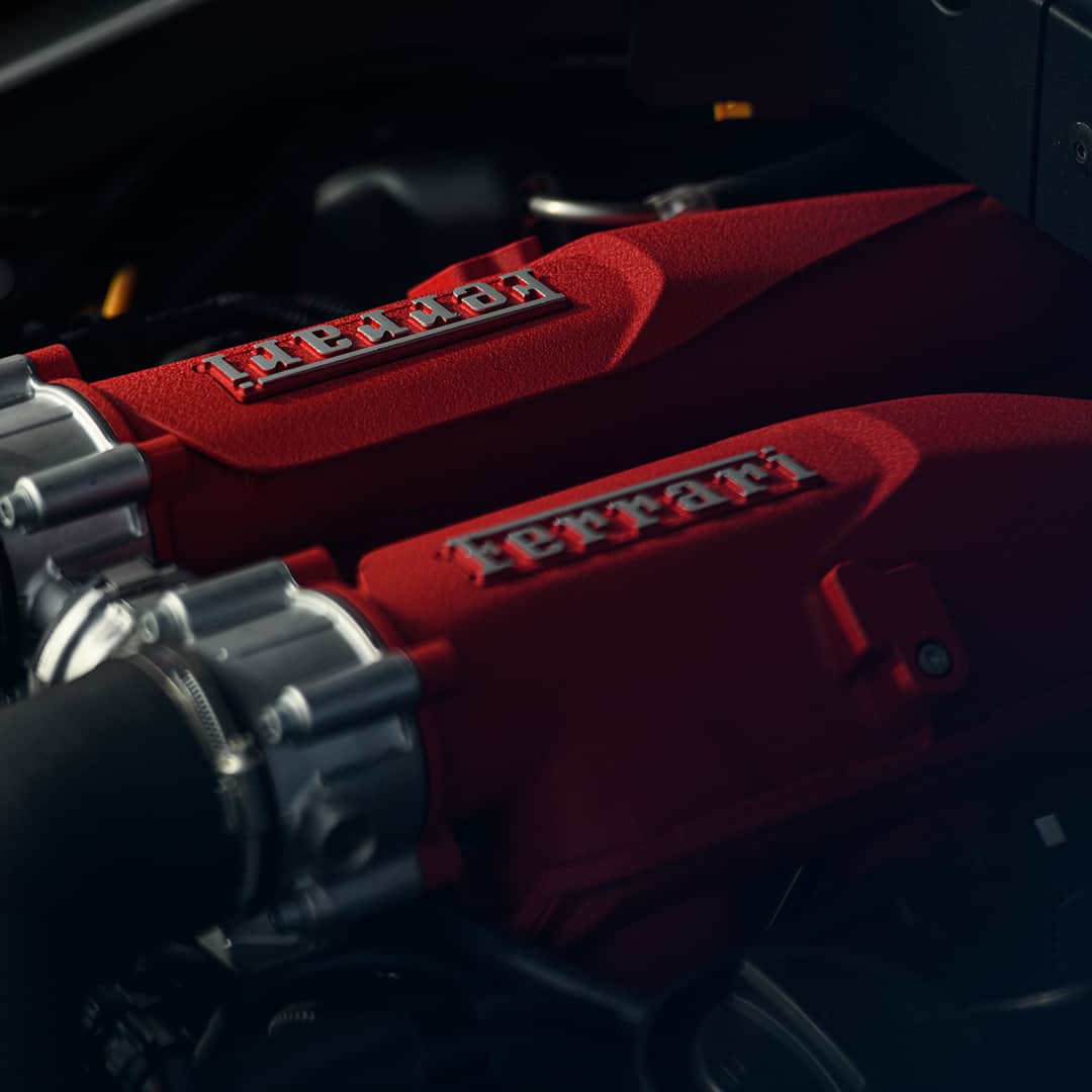 フェラーリさんのインスタグラム写真 - (フェラーリInstagram)「The roar of elegance: the #FerrariRoma’s engine is the pinnacle of performance thanks to its turbo-charged V8 from the family of engines that has won the overall International Engine of the Year award four years running. This is #LaNuovaDolceVita. #Ferrari」7月23日 0時13分 - ferrari