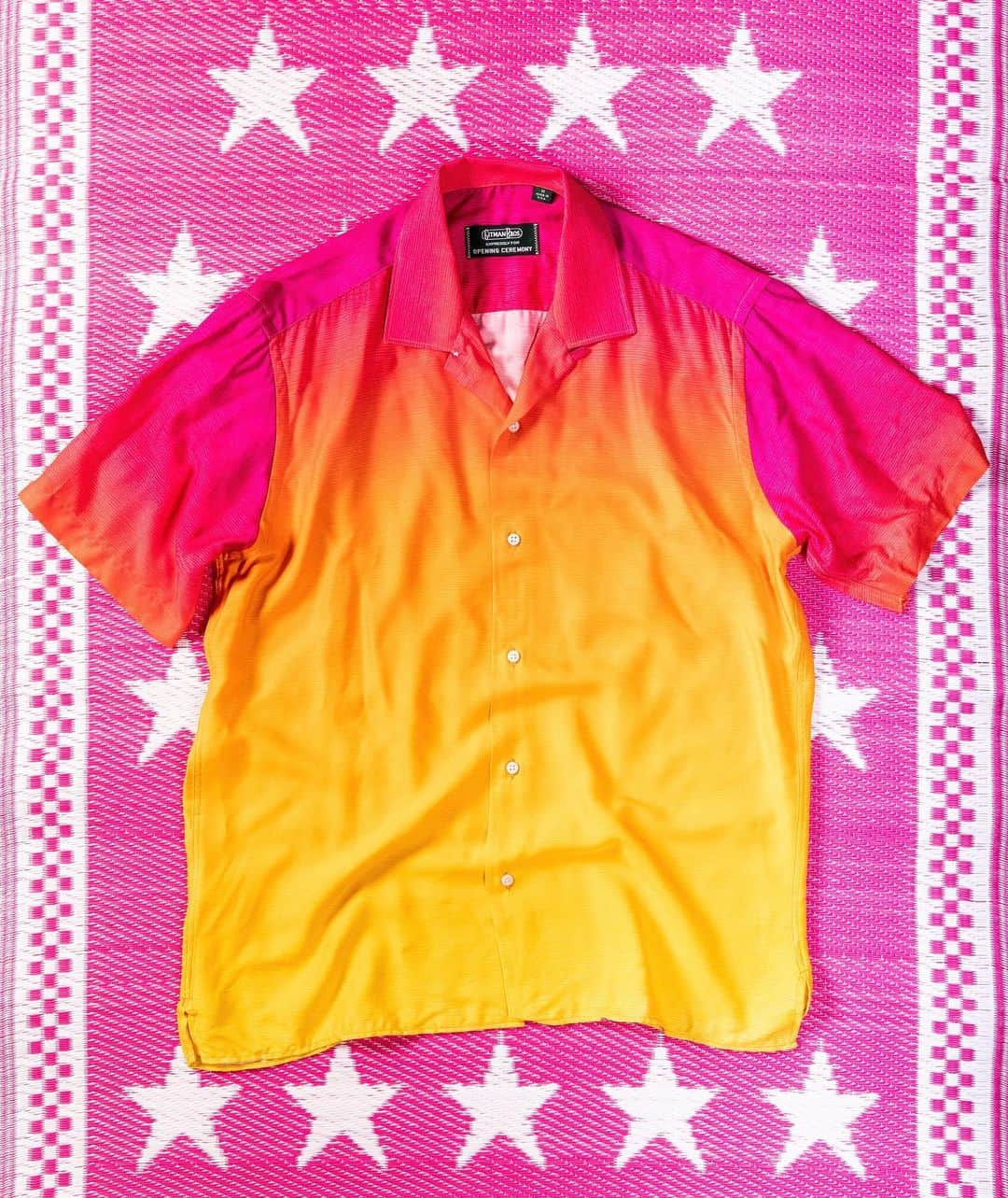 のインスタグラム：「It’s a bittersweet moment, but we’re announcing our final collaboration with @openingceremony with a set of three ombré camp shirts. OC has been an incredible partner over the years, and we’ve loved working with their team. For this capsule, we rethought our camp shirt with lightweight viscose fabric and vibrant dip-dyed colors that only OC could muster up ❤️💛💙💚🧡」