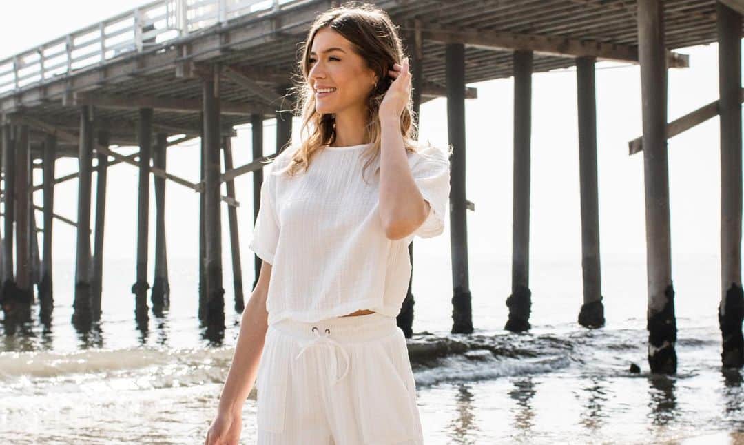 のインスタグラム：「Say hello to your Summer uniform 🤍」