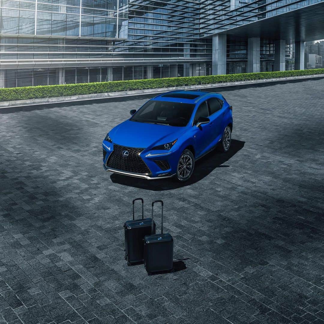 Lexus USAのインスタグラム：「Introducing the new 2021 #LexusNX 300h F SPORT Black Line. Sporty, added tech features, eco-conscious benefits, customized Lexus @zero_halliburton luggage, and all the Black Line flair. Link in bio for all the details.」