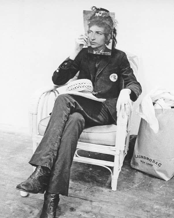 大森美希さんのインスタグラム写真 - (大森美希Instagram)「Patti Smith as Bob Dylan, by Judy Linn   #mood #pattismith #bobdylan #portrait #judylinn #monochrome #70sstyle #todaysphoto #musician #superstar #artist #culture #newyork #photography #今日の一枚 #パティスミス #ボブディラン #ポートレート #モノクローム #70年代カルチャー #スーパースター #ミュージシャン #音楽 #写真 #ミュージック #ニューヨーク #スタイルアイコン #アンドロジナス #ニューヨークパンク #今日のムード」7月23日 0時26分 - mikiomori_