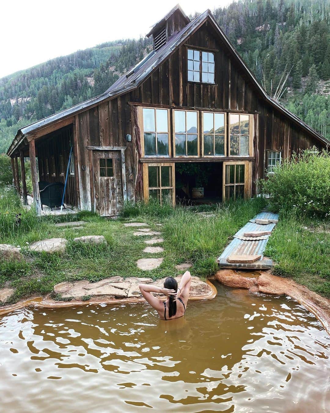 マリア・シャラポワのインスタグラム：「Hot Springs with a view ⛰」