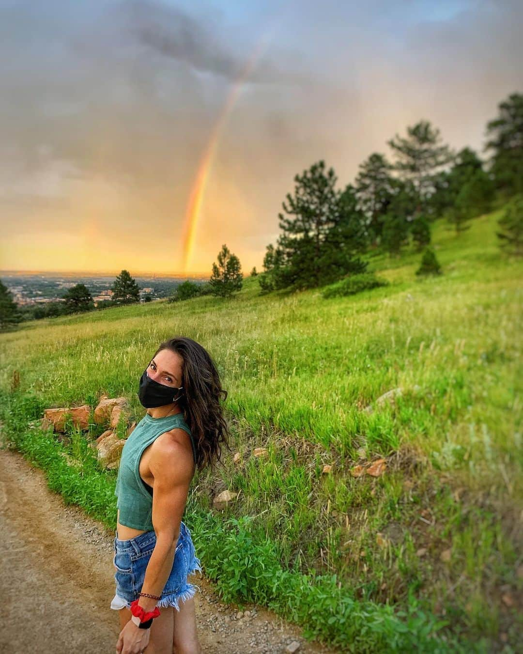 アレックス・パッチシオさんのインスタグラム写真 - (アレックス・パッチシオInstagram)「From the other day on our evening walk with Leo pup in the flatirons. ❤️🥰 . #coloradoskies #amazingviews #happy #hiking #takingitallin  Pic by @robinoleary ❤️🥰 . @scarpana @organicclimbing @evn_cbd @frictionlabs」7月23日 0時34分 - alex_puccio89