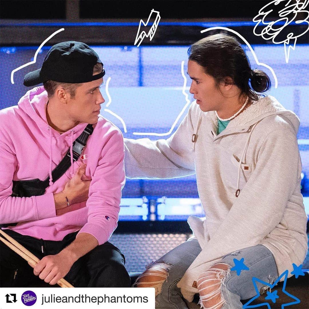 ケニー・オルテガさんのインスタグラム写真 - (ケニー・オルテガInstagram)「@booboostewart.art and @owenjoyner in my new upcoming Netflix Series @julieandthephantoms Come Rock with us September 10th @netflix #netfixlatinoamérica #netflixfamily」7月23日 0時35分 - kennyortegablog