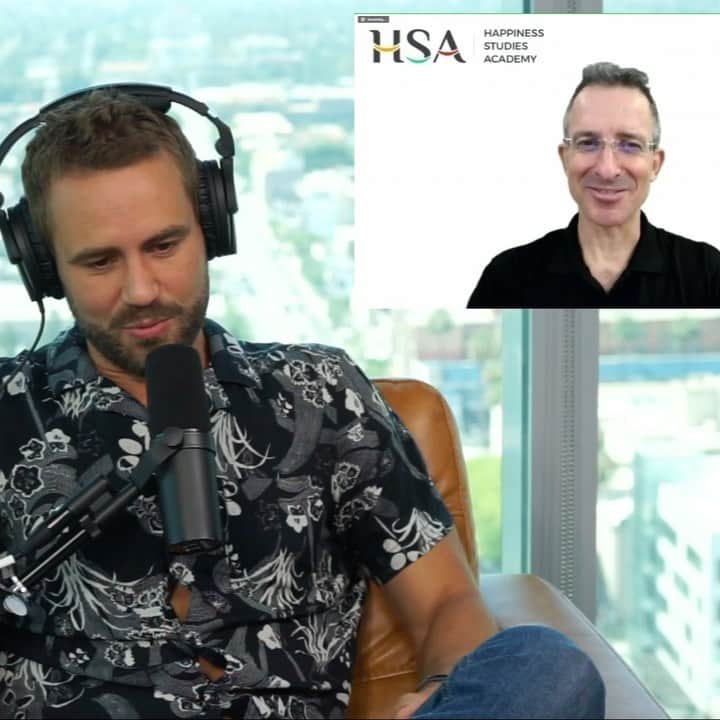 ニック・ビオールのインスタグラム：「Did you know HAPPINESS is a Science? Discussing Happiness with teacher, author, and lecturer Tal Ben- Shahar. He taught two of the largest classes in Harvard University’s history, Positive Psychology and The Psychology of Leadership and shares his knowledge on these topics today. LINK in BIO」
