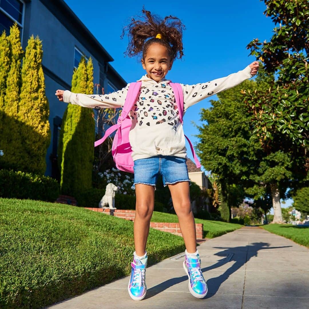 Wal-Mart Stores, Incのインスタグラム：「From the coolest fashion trends to school supplies starting at $0.25 AND the hottest tech, however school looks this fall, we’ve got your back. 🙌  Available for curbside pickup and free two-day delivery on eligible orders $35+.」