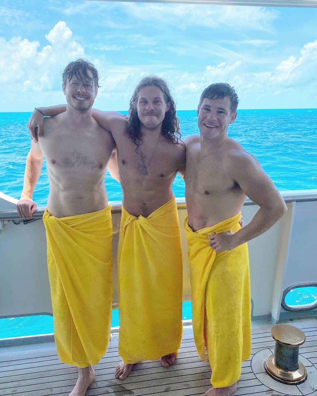 のインスタグラム：「@zacefron I see your dad bod and raise you this. #thristtrap ? Naw, #ThirstQuench !」