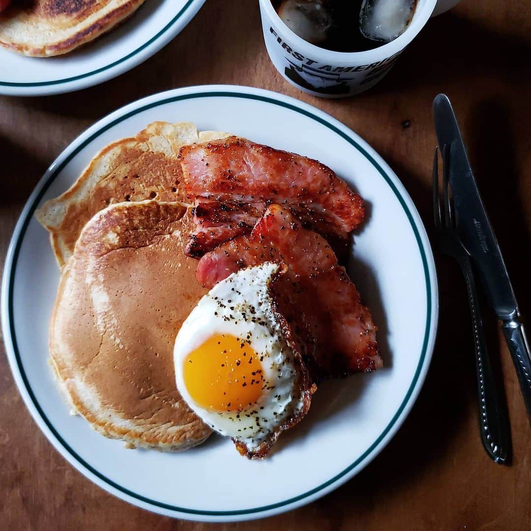 tamiさんのインスタグラム写真 - (tamiInstagram)「* #朝食 * たまには、 朝ごはんできたよ～ って言って起こしてもらいたい。  (ないものねだり) * #朝ごはん #パンケーキ#モーニング　 #breakfast#pancakes  #休日の朝#日々のこと#暮らし」7月23日 11時45分 - tami_73
