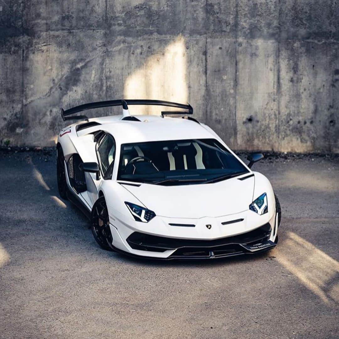 Amazing Carsさんのインスタグラム写真 - (Amazing CarsInstagram)「This Aventador SVJ😍  Photo via: @tfjj   Second page: @M85Media  Other page: @StancedAutohaus  #Lamborghini #Aventador #SVJ #AmazingCars247」7月23日 10時22分 - amazingcars247