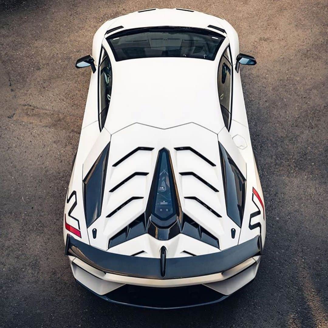 Amazing Carsのインスタグラム：「This Aventador SVJ😍  Photo via: @tfjj   Second page: @M85Media  Other page: @StancedAutohaus  #Lamborghini #Aventador #SVJ #AmazingCars247」