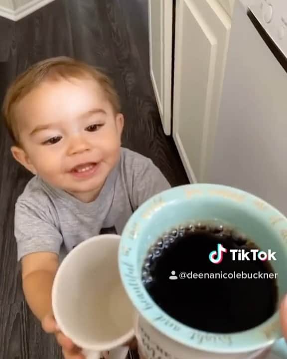 ディーナ・ニコール・コルテーゼのインスタグラム：「MOM LIFE ❤️」