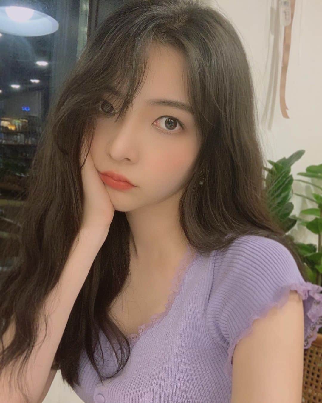 ユジョン のインスタグラム：「날씨가 꿉꿉👾」
