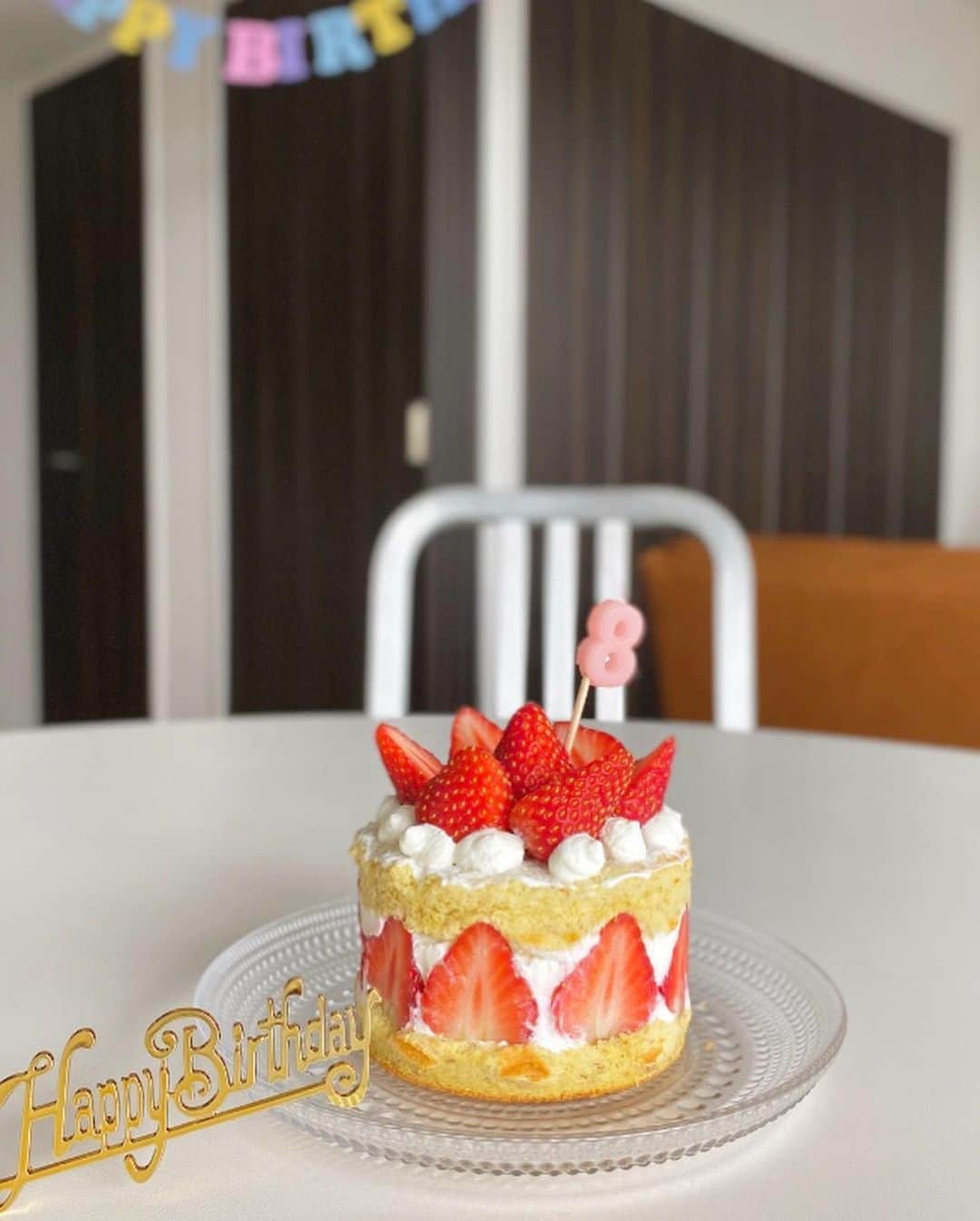 trs0609さんのインスタグラム写真 - (trs0609Instagram)「. . . お利口にマテました😊💮 . . @dogfood_perori さんの大好きなヤギミルク🐐🍼 . 外でお水なかなか飲まないおトーラには必需品✨ .凍らせて🧊もって行ったり、少し薄めてヤギミルク味のお水にすると飲んでくれる☺️ . .そして、今年のおトーラのBD🎂(米粉とヤギミルクのスポンジケーキ)にもこのヤギミルクを使いました😃 .  いわしパフ🐟とゆばスティックも大好きでリピート❤️ . . 8歳はお皿ぴちょぴちょ飲みじゃなく、🚰ガブ飲みや器でガブガブ飲めるようになるといいな☺️ . . #ドッグフードPERORI#PERORI #frenchbulldog #frenchies1#frenchieworld #redfawn #フレンチブルドッグ #フレブル#フォーン」7月23日 10時45分 - trs0609