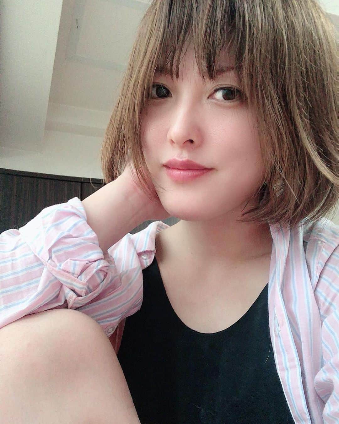 可愛ゆりあさんのインスタグラム写真 - (可愛ゆりあInstagram)「おはよう😊✋  朝から撮影タイム✨  #おはよう　#寝起き　#寝起き女子  #寝起き顔  #寝起きすっぴん  #作品撮り　#作品撮りモデル #作品撮り依頼受付中  #被写体　#被写体モデル #被写体依頼受付中  #ポートレート　#ポートレートモデル #ポートレート撮影　 #ポートレート撮ってる人と繋がりたい  #家撮り　#ナチュラル　#ナチュラル感 #自然な感じ  #自然感　#自然感覚フォト  #インスタ映え　#インスタ映え写真 #彼女感 #彼女を撮る日常 #彼女とお家タイム」7月23日 10時55分 - smilrina.love