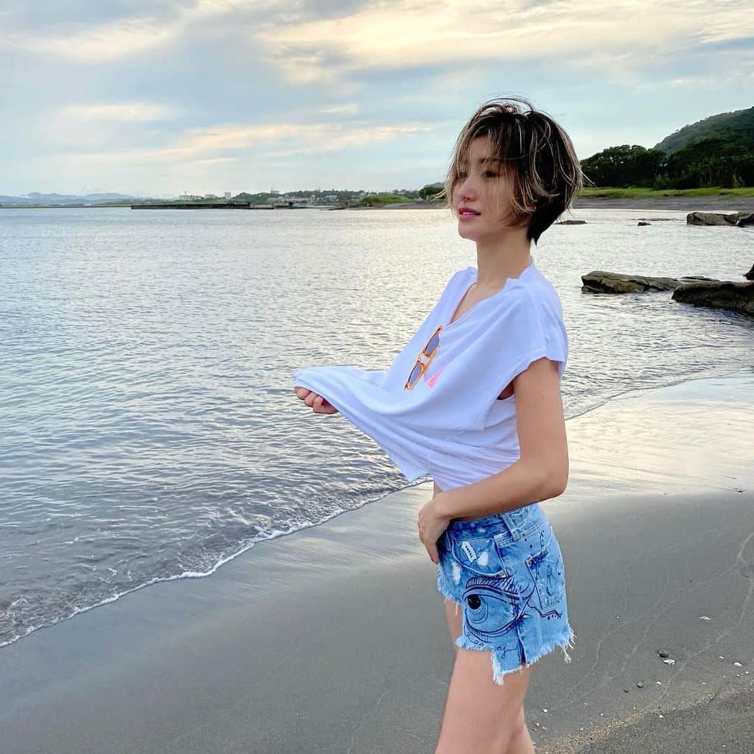 &mのインスタグラム：「あめだねーなにしよっか🤔」