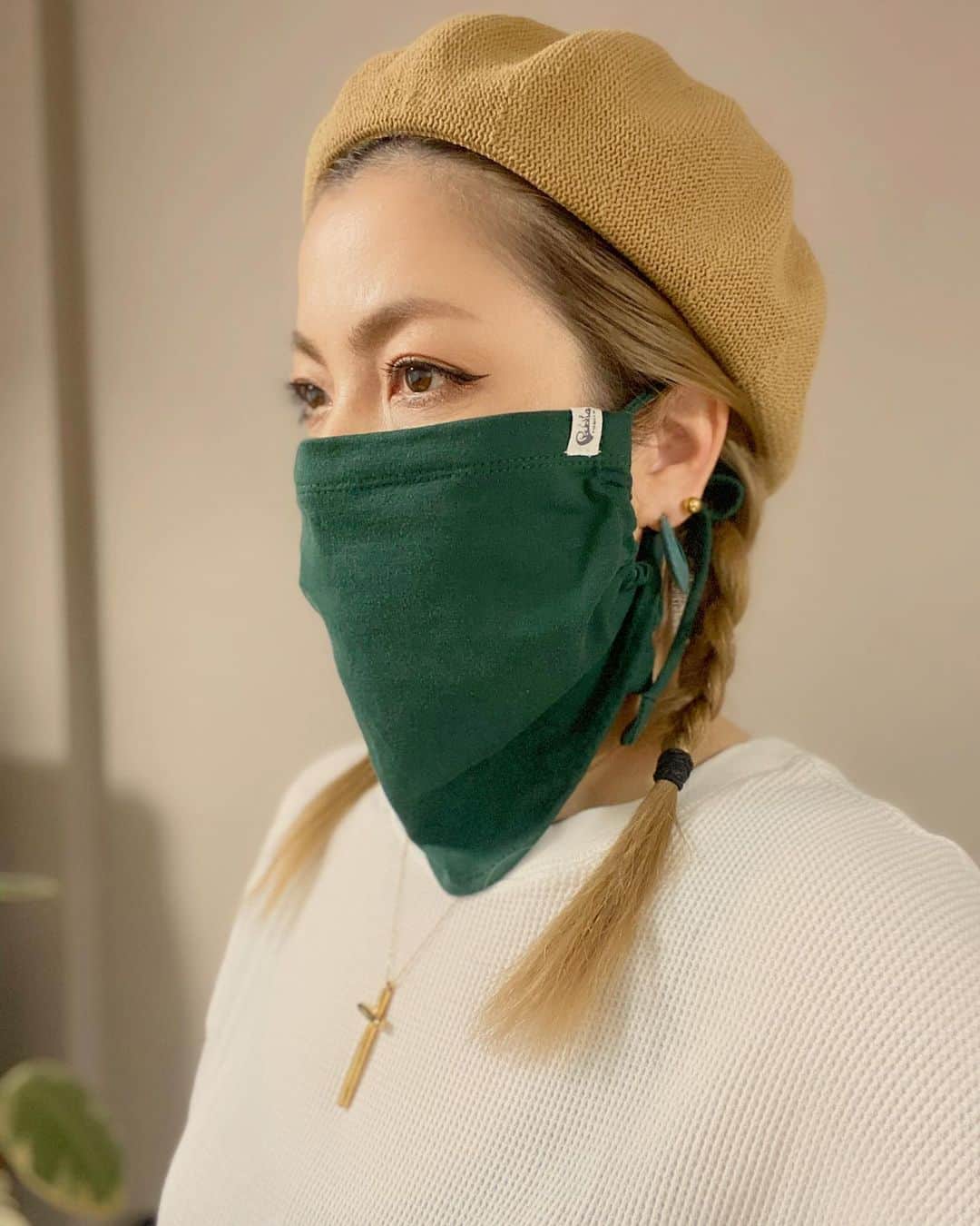 のインスタグラム：「GREEN mask💚 ⚜️ #mask #green #下から通気」