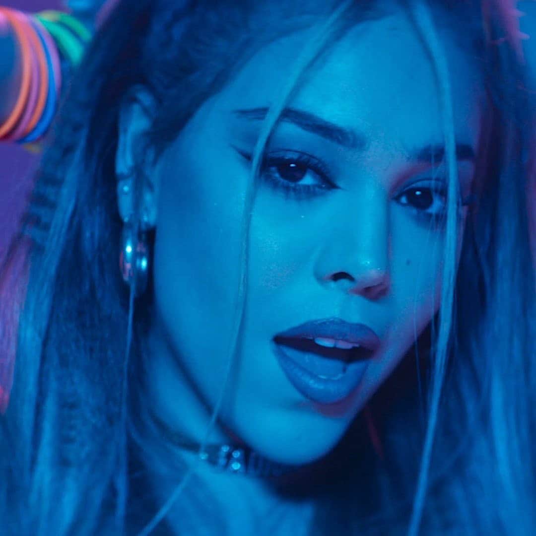 Vevoさんのインスタグラム写真 - (VevoInstagram)「Beware, this song WILL stick in your head 😈 Watch "No Bailes Sola," the new one from @dannapaola 🇲🇽 and @sebastianyatra 🇨🇴 and remember to tune into @somosvevo for more fire Latin videos 🔥 ⠀⠀⠀⠀⠀⠀⠀⠀⠀ ▶️[Link in bio] #DannaPaola #SebastianYatra #NoBailesSola」7月23日 11時09分 - vevo
